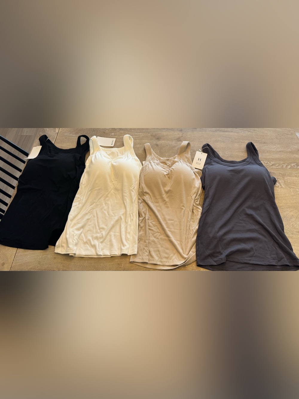 Hidden Brand Essential Basic Ribbed Built-in Bra Tank Set Of 4 Size Large